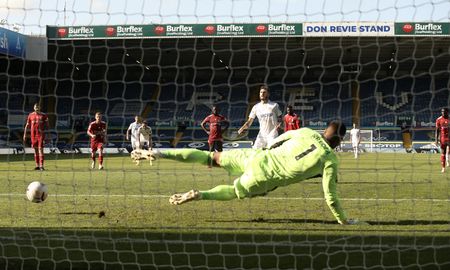 El equipo de Bielsa consiguió los primeros tres puntos de la temporada. El equipo de Bielsa consiguió los primeros tres puntos de la temporada.