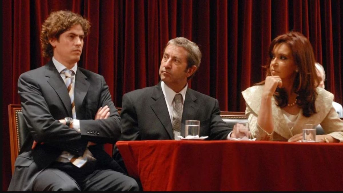 Cristina Fernández de Kirchner, Martín Louesteau y Julio Cobos. Cristina Fernández de Kirchner, Martín Louesteau y Julio Cobos.