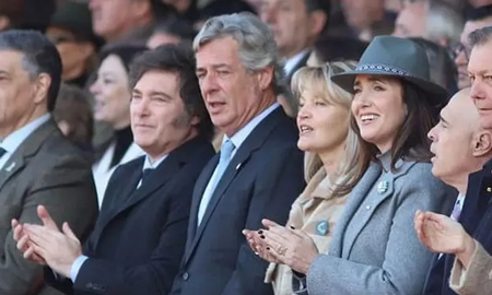 La tensión entre ambos quedó en evidencia en el evento La tensión entre ambos quedó en evidencia en el evento