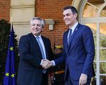 El presidente Alberto Fernández reunido con el presidente del Gobierno español, Pedro Sánchez, en el Palacio de la Moncloa, en Madrid, en la tercera etapa de su gira oficial por Europa. El presidente Alberto Fernández reunido con el presidente del Gobierno español, Pedro Sánchez, en el Palacio de la Moncloa, en Madrid, en la tercera etapa de su gira oficial por Europa.