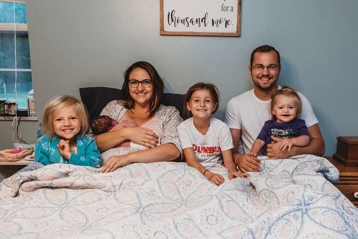 Emily le dejó el teléfono y no imaginó lo que estaba por pasar. 