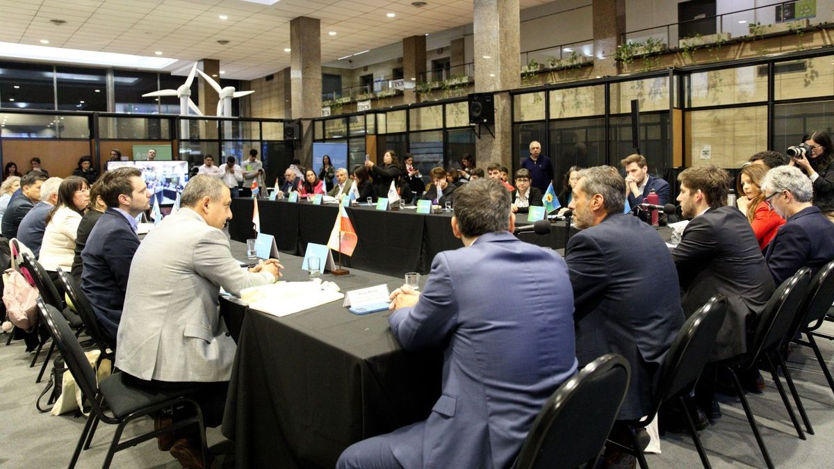 Referentes de las carteras ambientales de todas las provincias del país rechazaron las posturas negacionistas del cambio climático. Referentes de las carteras ambientales de todas las provincias del país rechazaron las posturas negacionistas del cambio climático.