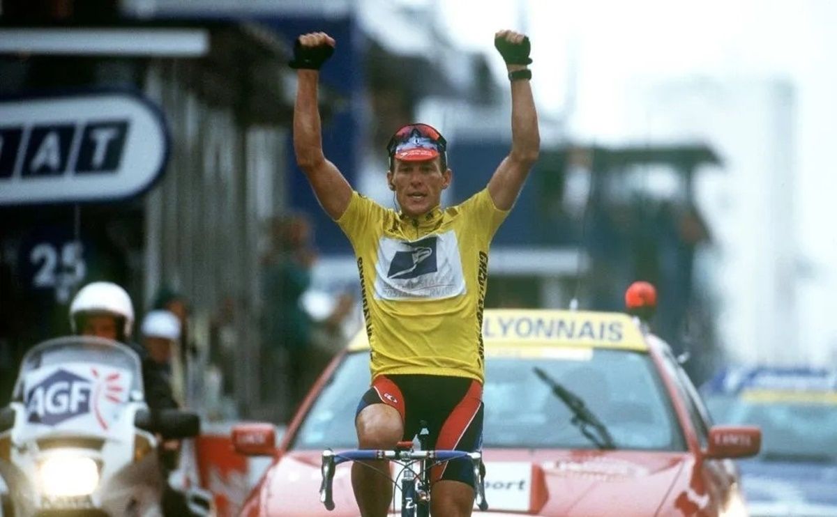 En la edición de 1999, Armstrong conquistó el Tour de Francia por primera vez. Integraba el equipo US Postal, y fue escoltado por suizo Alex Zülle (Banesto), y el español Fernando Escartín (Kelme). Luego vendrían otros seis triunfos al hilo.
