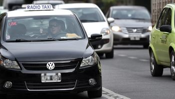 Los taxistas y remiseros analizan posibles medidas de fuerza y no descartan realizar presentaciones judiciales ante lo que entienden como incumplimiento de la ordenanza. 