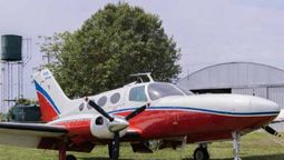 altText(Impactante subasta en Santa Fe: rematan autos de alta gama y un avión)}