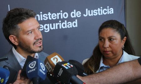 Funcionarios del Ministerio de Justicia y Seguridad brindaron detalles este viernes sobre los alcances de la ley de regulación de las agencias de seguridad privada. Funcionarios del Ministerio de Justicia y Seguridad brindaron detalles este viernes sobre los alcances de la ley de regulación de las agencias de seguridad privada.
