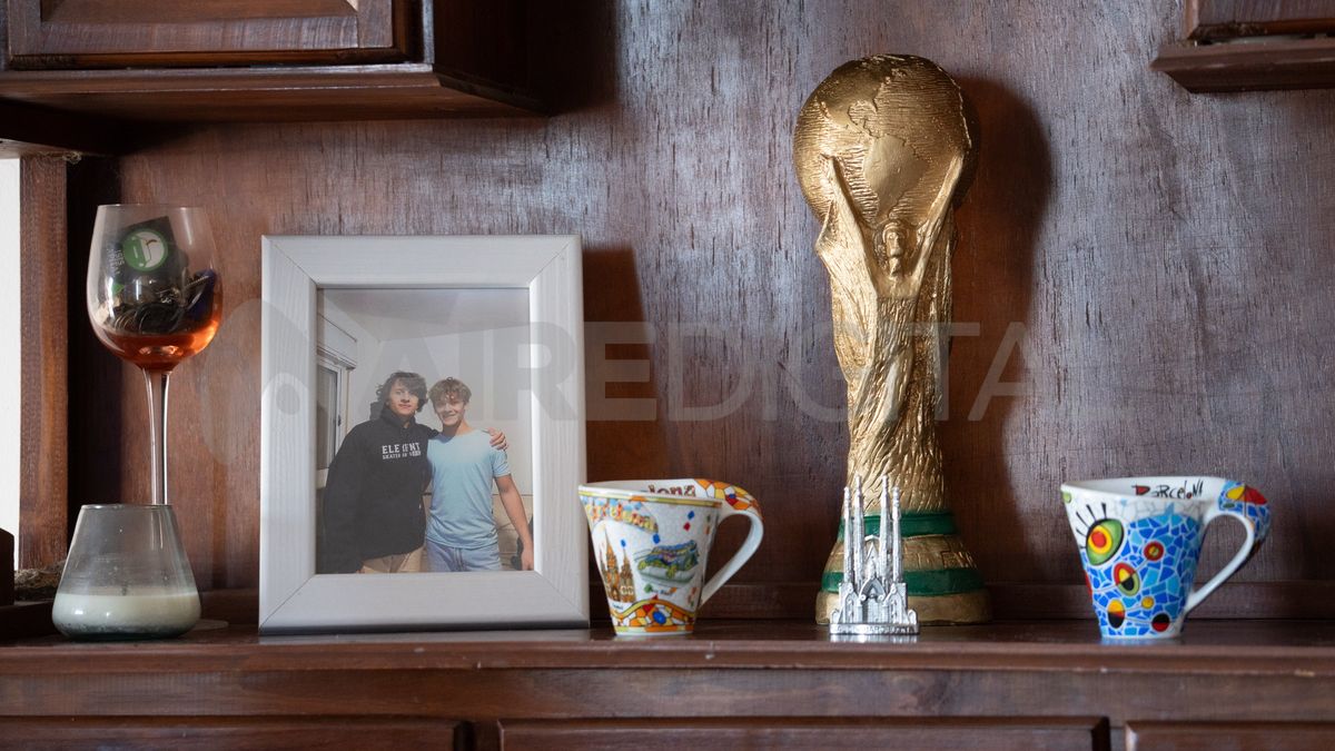 Gerónimo y Mauricio son los dos hijos de Elisabet Landriscino. Gerónimo y Mauricio son los dos hijos de Elisabet Landriscino.