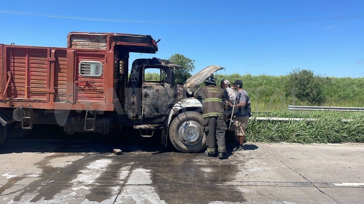 Circunvalación Oeste: se quemó un camión