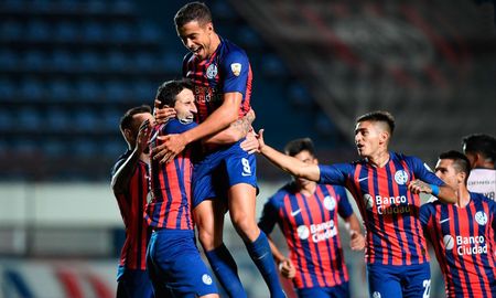 San Lorenzo venció a Universidad de Chile y avanzó a la fase 3 de la Copa Libertadores donde enfrentará al Santos de Ariel Holan. San Lorenzo venció a Universidad de Chile y avanzó a la fase 3 de la Copa Libertadores donde enfrentará al Santos de Ariel Holan.