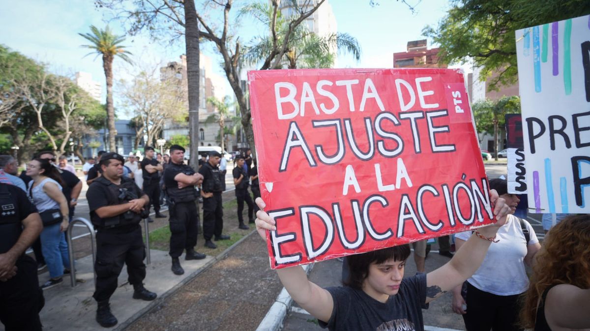 Los docentes fueron mayoritarios entre los manifestantes. Los docentes fueron mayoritarios entre los manifestantes.