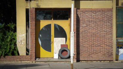 Denuncia por robos en la escuela de San Cristóbal: allanamiento y varios celulares secuestrados