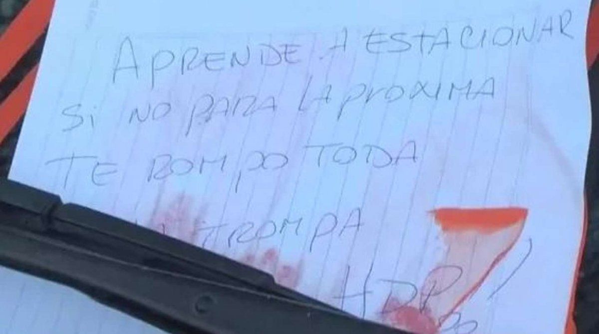 Estacionó su automóvil donde no debía