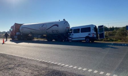 Un fuerte accidente se registró este domingo por la mañana en la Autopista Rosario - Santa Fe. Un fuerte accidente se registró este domingo por la mañana en la Autopista Rosario - Santa Fe.
