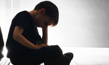 El desesperado pedido de un nene de 5 años ante la violencia de su padre. El desesperado pedido de un nene de 5 años ante la violencia de su padre.