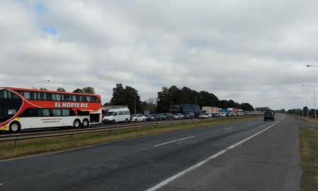 Demoras en la autopista Santa Fe Rosario a la altura de Santo Tome Demoras en la autopista Santa Fe Rosario a la altura de Santo Tome