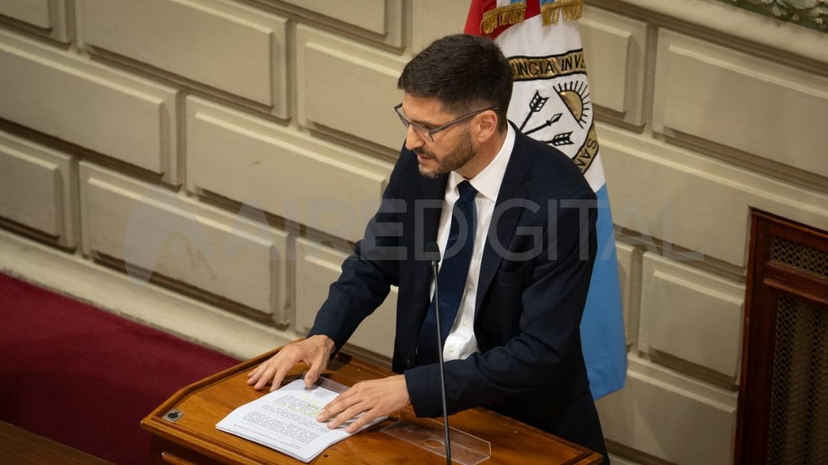 Maximiliano Pullaro juró como gobernador de Santa Fe. Maximiliano Pullaro juró como gobernador de Santa Fe.