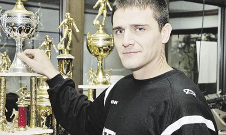 Ariel Bustos, ex árbitro de la Liga, falleció por coronavirus a los 50 años. Ariel Bustos, ex árbitro de la Liga, falleció por coronavirus a los 50 años.