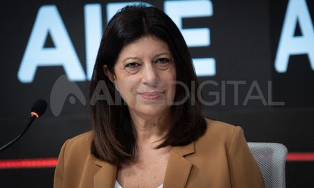 La precandidata a diputada provincial por la lista Adelante (Unidos para Cambiar Santa Fe) apuntó contra la gestión del actual gobernador en Santa Fe. La precandidata a diputada provincial por la lista Adelante (Unidos para Cambiar Santa Fe) apuntó contra la gestión del actual gobernador en Santa Fe.