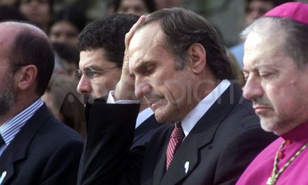 El doctor Roberto Villavicencio, titular del centro privado de salud, confirmó que estudian a Reutemann con una novedosa tecnología. El doctor Roberto Villavicencio, titular del centro privado de salud, confirmó que estudian a Reutemann con una novedosa tecnología.