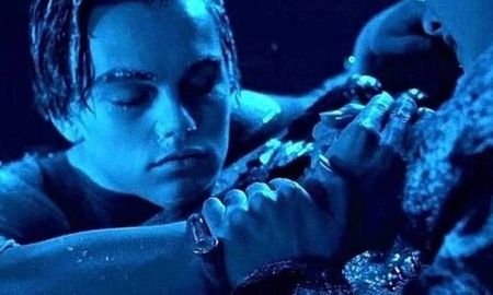 Dolor: la escena de la muerte de Jack en Titanic todavía hace llorar a los espectadores. Dolor: la escena de la muerte de Jack en Titanic todavía hace llorar a los espectadores.
