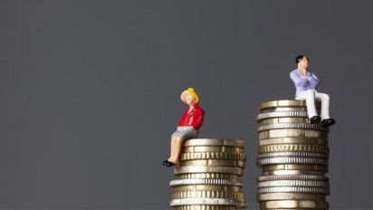 Brecha salarial: las mujeres cobran 9% menos que los hombres en la administración pública