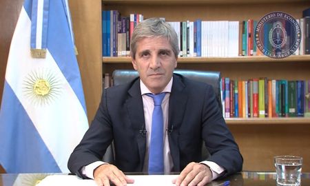 El ministro de Economía anunció la jugada del presidente Javier Milei en caso de recibir un revés en el Parlamento. El ministro de Economía anunció la jugada del presidente Javier Milei en caso de recibir un revés en el Parlamento.