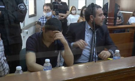 Juan Valdez escuchó el fallo mirando al piso Juan Valdez escuchó el fallo mirando al piso