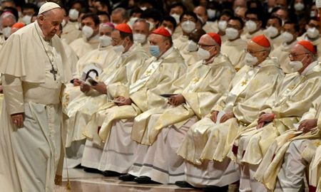 Francisco leyó su homilía en la Basílica vaticana durante la ceremonia, que fue presidida por el cardenal Giovanni Battista Re. / Foto: AFP. Francisco leyó su homilía en la Basílica vaticana durante la ceremonia, que fue presidida por el cardenal Giovanni Battista Re. / Foto: AFP.