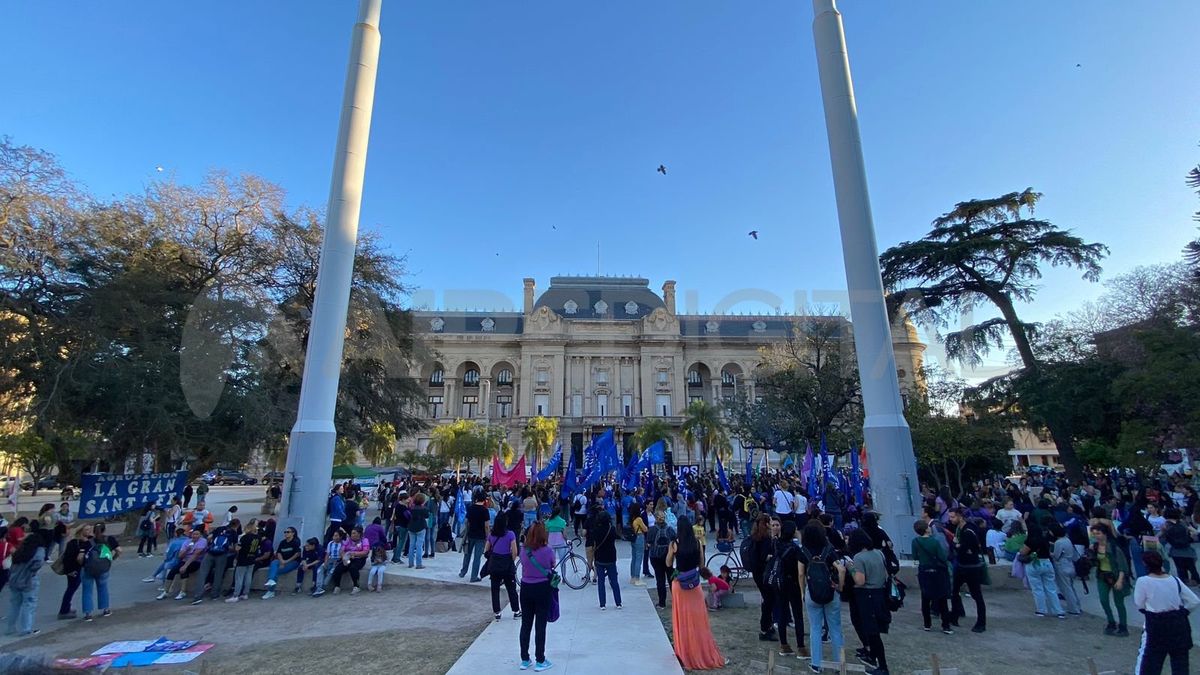 La Plaza 25 de Mayo fue el epicentro de la marcha del 28S en la ciudad de Santa Fe. La Plaza 25 de Mayo fue el epicentro de la marcha del 28S en la ciudad de Santa Fe.