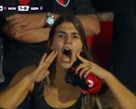 Quién es la hincha que le pidió a gritos y con un insulto al árbitro que termine el partido de Newells. Quién es la hincha que le pidió a gritos y con un insulto al árbitro que termine el partido de Newells.