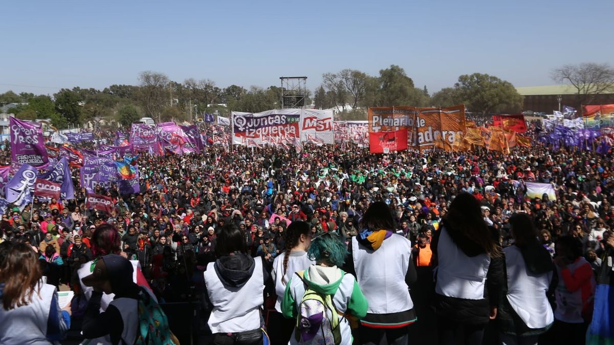 Más de 100 mil mujeres y disidencias en la marcha de cierre del 35 Encuentro Plurinacional San Luis 2022: cómo se vivió. 