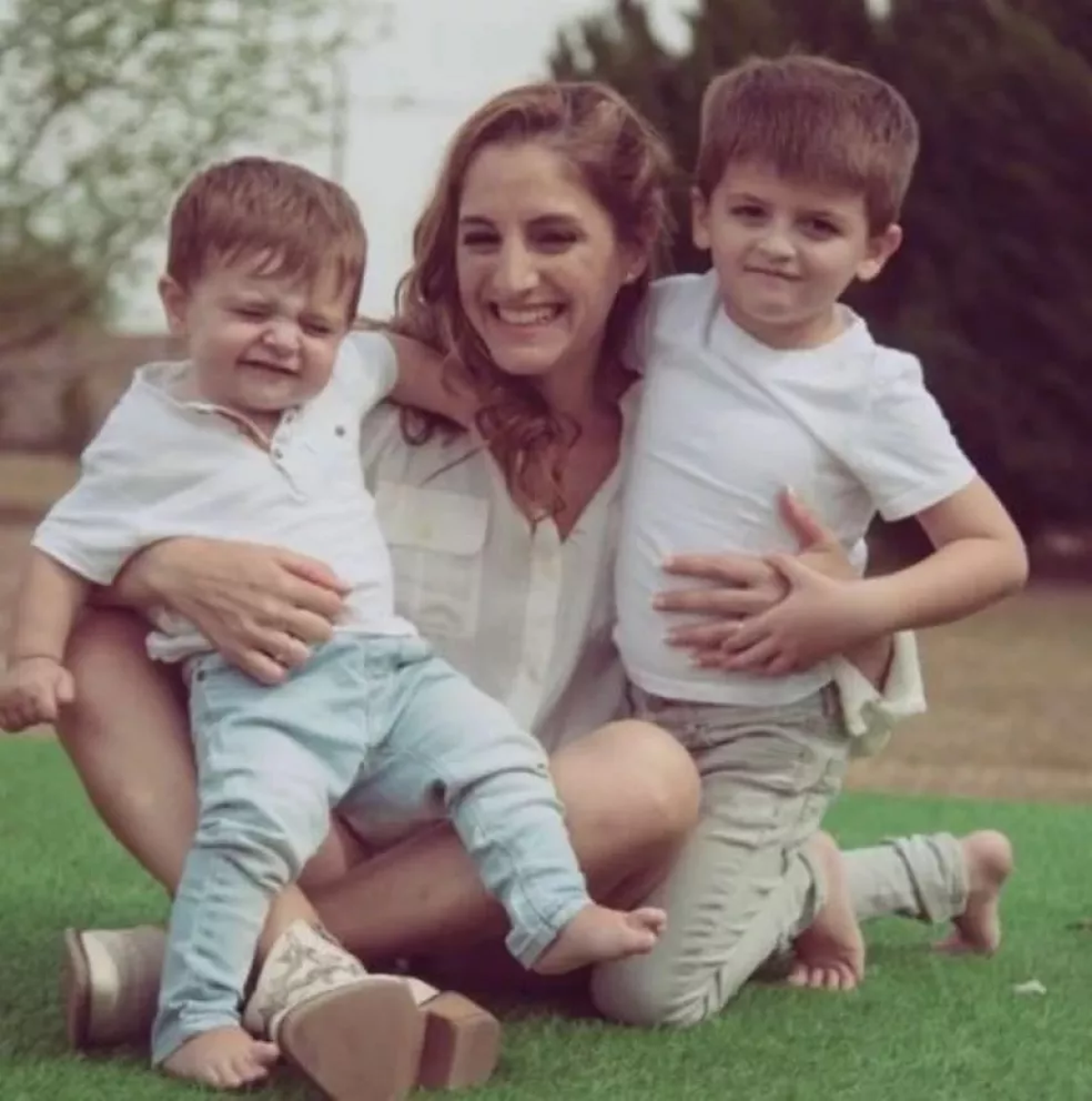 Natalia Pastorutti junto a Pascual, su primer hijo, y Salvador, su segundo hijo. Natalia Pastorutti junto a Pascual, su primer hijo, y Salvador, su segundo hijo.