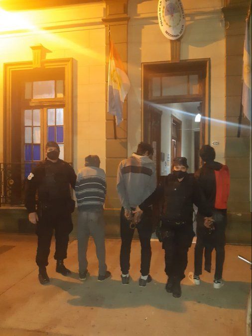 Tres jóvenes de 15,17 y 23 años trasladados por el personal policial