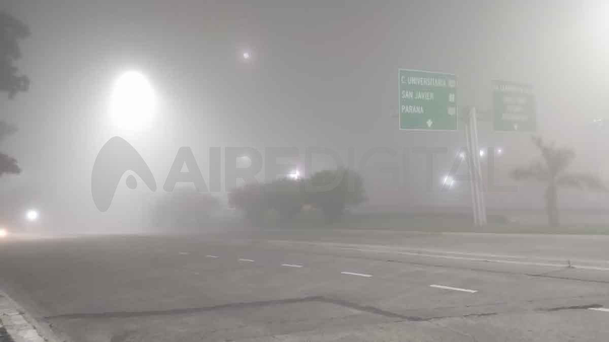 Así está la zona de la costanera por la niebla.