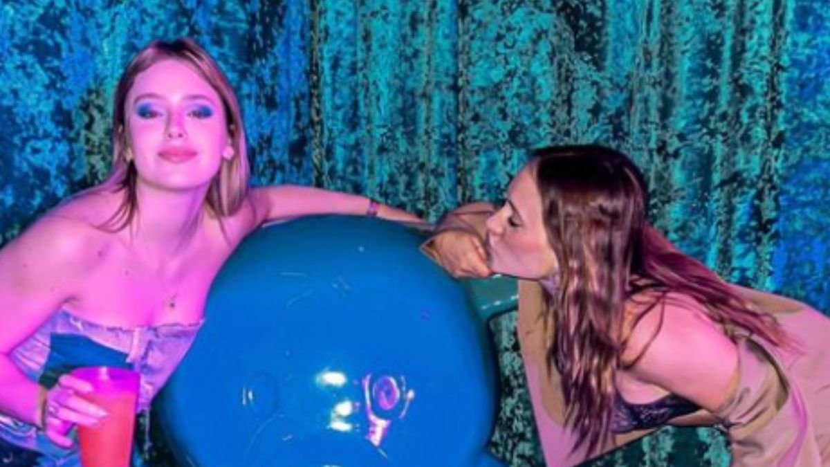 Las jóvenes salieron con sus amigos a la fiesta Bresh.&nbsp;