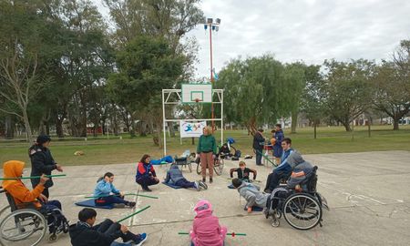 Deporte Adaptado Santa Fe se compone de 25 alumnos de entre 9 y 25 años que llegan a Monte Vera desde diversas localidades. Deporte Adaptado Santa Fe se compone de 25 alumnos de entre 9 y 25 años que llegan a Monte Vera desde diversas localidades.
