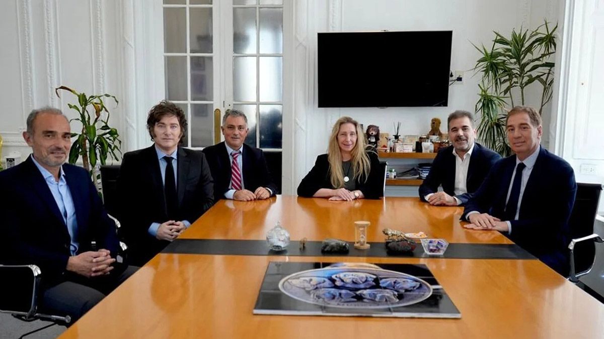 Referentes de La Libertad Avanza y del PRO mantuvieron este lunes una reunión en Casa Rosada con la mira puesta en las elecciones bonaerenses de septiembre y las nacionales de octubre.