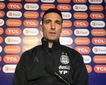 Lionel Scaloni, DT de la Selección Argentina, habló este domingo y confirmó el equipo que jugará de entrada ante Bolivia en el cierre de la fase de grupos de la Copa América. Lionel Scaloni, DT de la Selección Argentina, habló este domingo y confirmó el equipo que jugará de entrada ante Bolivia en el cierre de la fase de grupos de la Copa América.