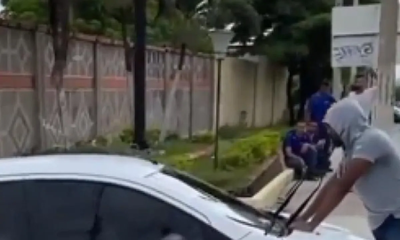 Fueron a un hotel alojamiento pero cuando salieron los esperaba una bochornosa sorpresa: video viral Fueron a un hotel alojamiento pero cuando salieron los esperaba una bochornosa sorpresa: video viral