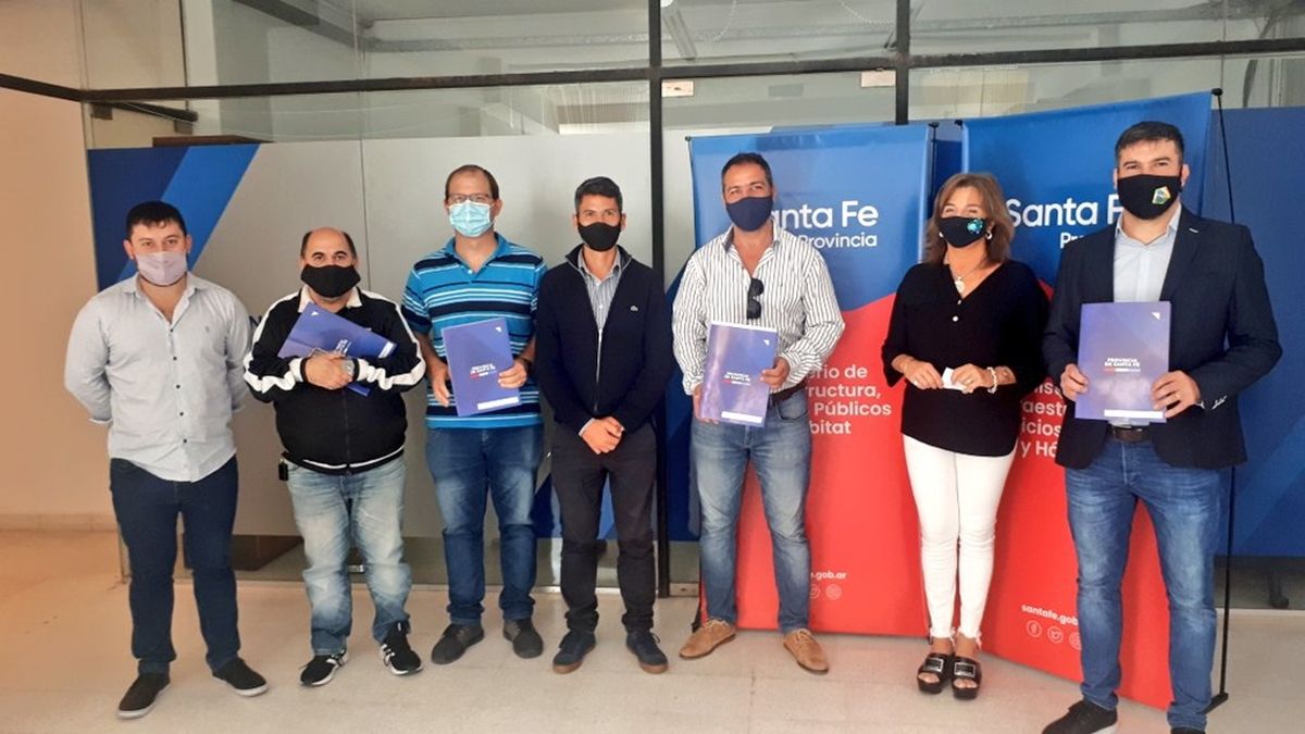 La ministra Silvina Frana entregó los aportes destinados a distintas localidades del departamento La Capital; entre ellas figura Arroyo Leyes.