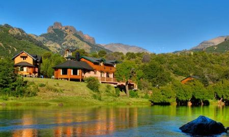 Con paraíso de montañas, lagos y bosques, Meliquina se ubica como el destino perfecto para una escapada de aventura. Con paraíso de montañas, lagos y bosques, Meliquina se ubica como el destino perfecto para una escapada de aventura.