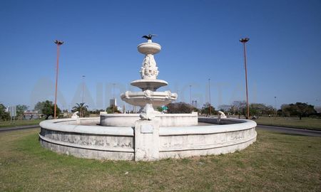 La Fuente de la Cordialidad está ubicada en el acceso al Viaducto Oroño sobre la Ruta Nacional N°168. La Fuente de la Cordialidad está ubicada en el acceso al Viaducto Oroño sobre la Ruta Nacional N°168.