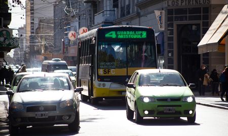 Las empresas de colectivos de la ciudad de Santa Fe presentaron ante el municipio un estudio de costos del servicio de acompañado de un pedido de incremento del boleto. Las empresas de colectivos de la ciudad de Santa Fe presentaron ante el municipio un estudio de costos del servicio de acompañado de un pedido de incremento del boleto.