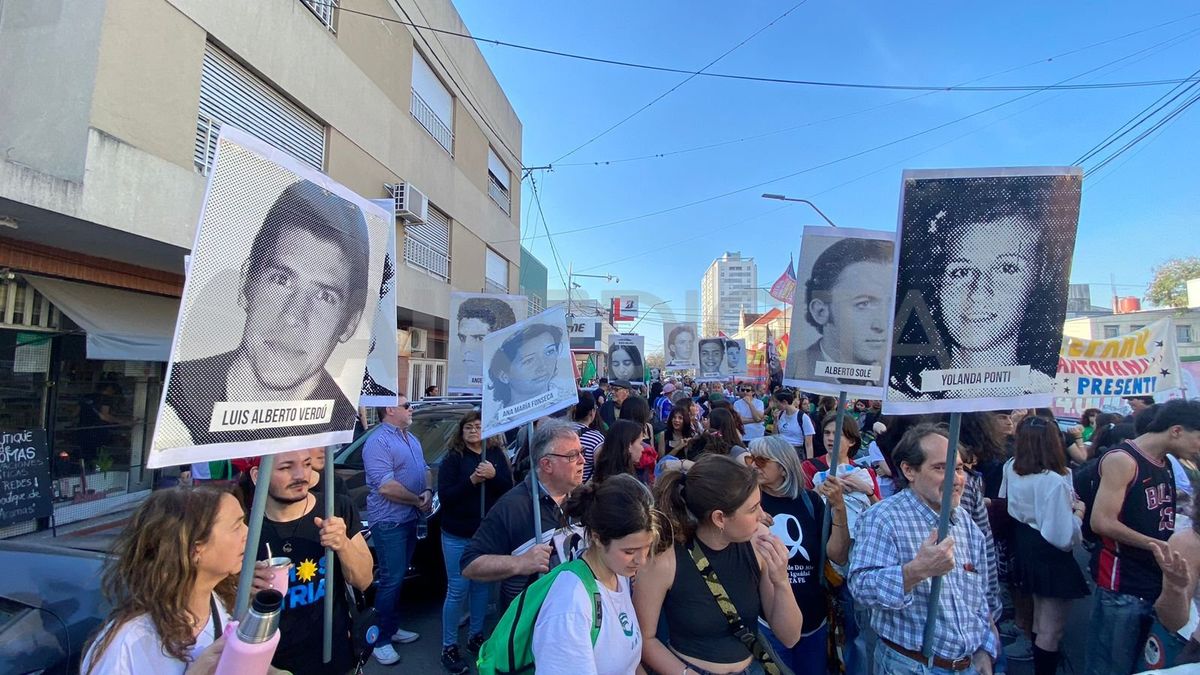 En Santa Fe se realizó una marcha a 48 años de La Noche de los Lápices. En Santa Fe se realizó una marcha a 48 años de La Noche de los Lápices.