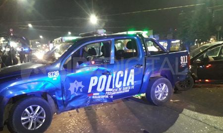 Por el hecho hay tres policías que fueron trasladados al Hospital Cullen. Por el hecho hay tres policías que fueron trasladados al Hospital Cullen.