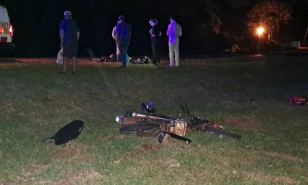 Los dos ocupantes de la moto, atropellados por el policía de Oberá, resultaron gravemente heridos. Los dos ocupantes de la moto, atropellados por el policía de Oberá, resultaron gravemente heridos.