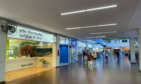 Los precios de los pasajes de larga distancia aumentaron entre un 60 y 70% en las últimas dos semanas. Los precios de los pasajes de larga distancia aumentaron entre un 60 y 70% en las últimas dos semanas.