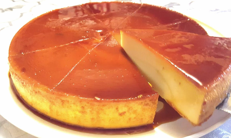 El flan de banana lleva solo tres ingredientes. El flan de banana lleva solo tres ingredientes.