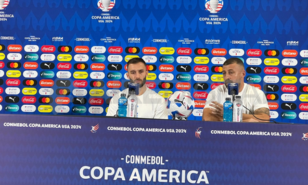 Germán Pezzella acompañó a Walter Samuel en la conferencia de prensa, previo a Argentina - Perú. Germán Pezzella acompañó a Walter Samuel en la conferencia de prensa, previo a Argentina - Perú.