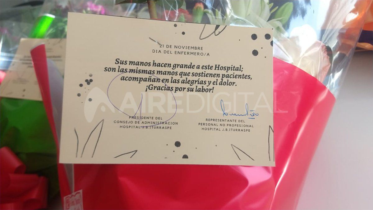 Flores para homenajear a enfermeras y enfermeros del Iturraspe en su día